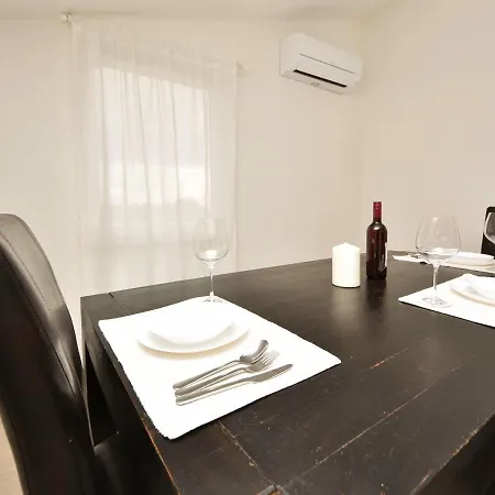 Ferienhaus Dalmacija By Interhome *